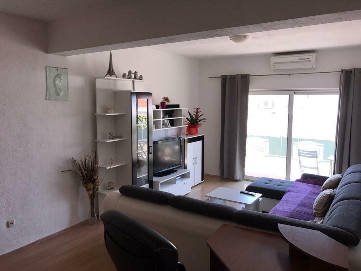 Apartment Nela Baska Voda Exterior photo