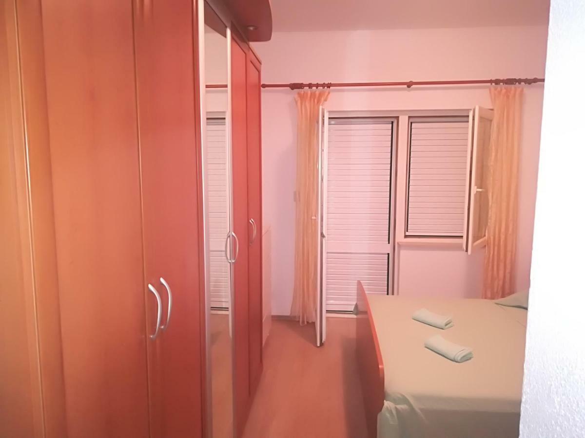 Apartment Nela Baska Voda Exterior photo